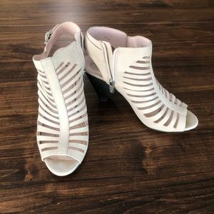 Vince Camuto Caged Sandals size 9M